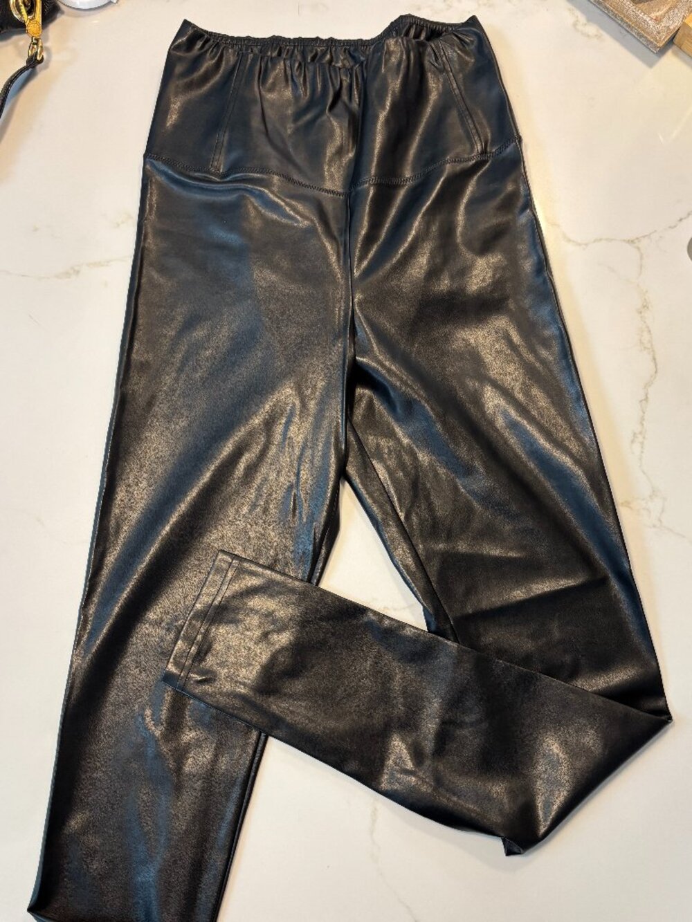 Brand new! Wilfred Free faux leather leggings. Sz M